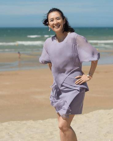 章子怡2009年私人海滩图片