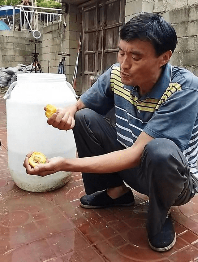 山东3元拉面哥近况曝光,往日风光不再,靠演唱刘德华的歌蹭热度_程运付