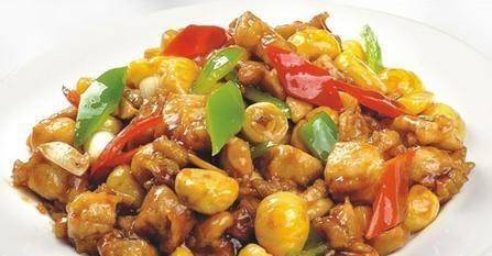 栗子炒鸡块,栗子绵软,鸡肉嫩烂,色泽红亮,味道香浓_营养_人体_食品