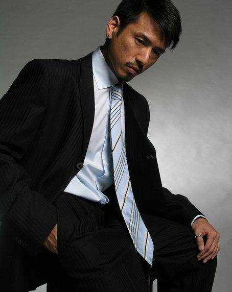 还有陈宝元.他是一名模特,加入亚视后正式成为一名演员.