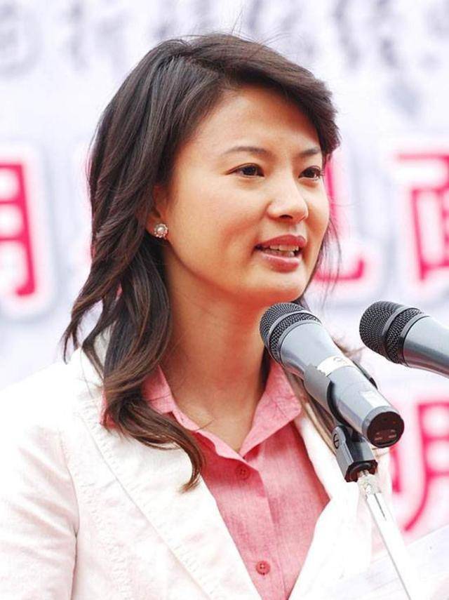 她曾是电视最美女主播,却被不幸的婚姻生活所拖累,今已销声匿迹_芳菲