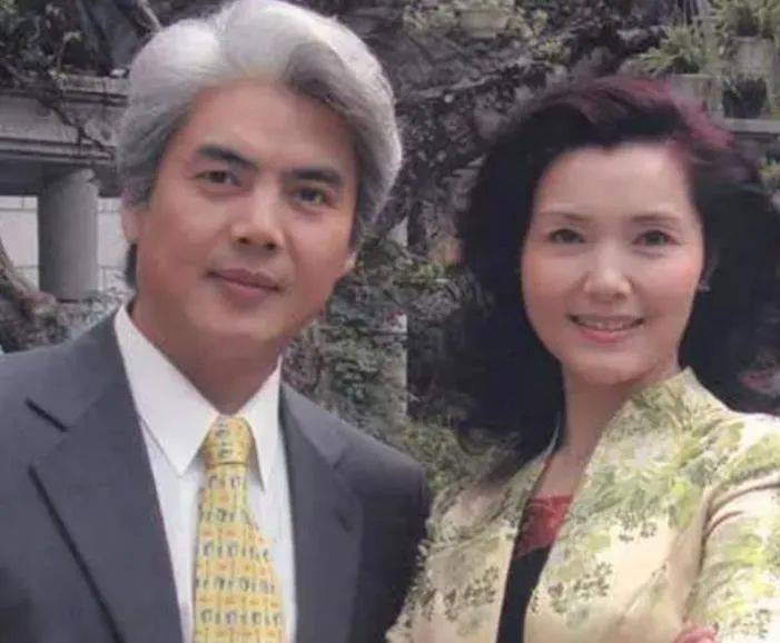 住豪宅,嫁外籍老公,和儿女团聚_苗侨伟_田慧_许绍雄