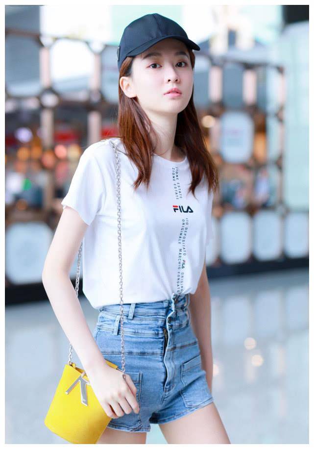 1米72的乔欣还嫌自己腿不长?一条裤子缝两个裤腰,效果逆天!