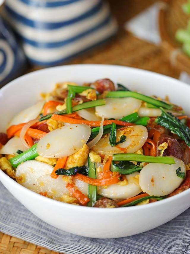 除了青菜和鸡蛋,再加上这一种食材,5元的年糕炒出了饭店的味道_step
