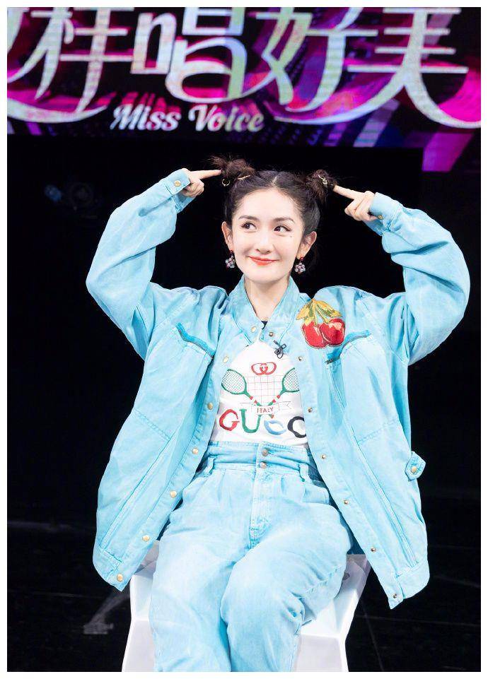 当38岁的谢娜换上双丸子头,少女感都要被重新定义,穿件花衣真美_造型