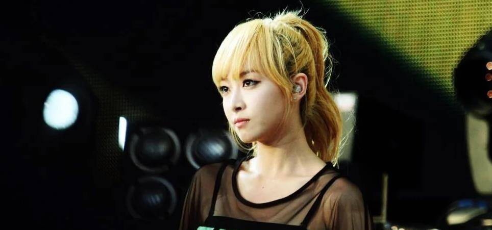 原创性格火辣孟佳在韩无名发合照挡秀智脸其友疑内涵宋茜