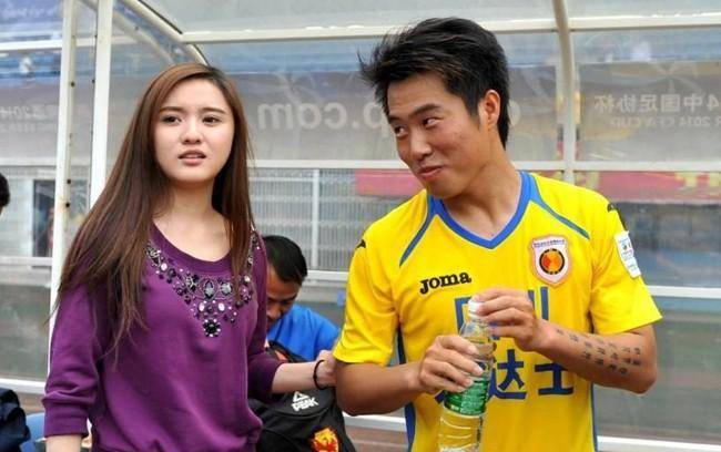 外行美女投资足球,球队在英国上市用股票抵工资,半年后弃队跑路_艾如