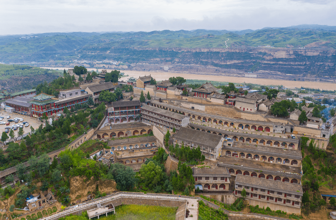 白云山旅游开发较早,是榆林最早的老牌4a旅游景区,也是佳县一直以来力
