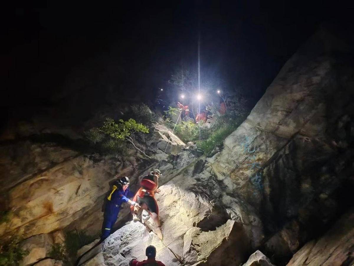 五人登山迷路 嵩山消防救援站连夜开展紧急救援