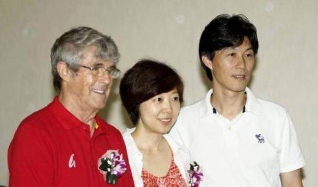 她是和米卢"零距离"的女记者,曾遭金志扬怒骂,丈夫同她离婚_李响_国足