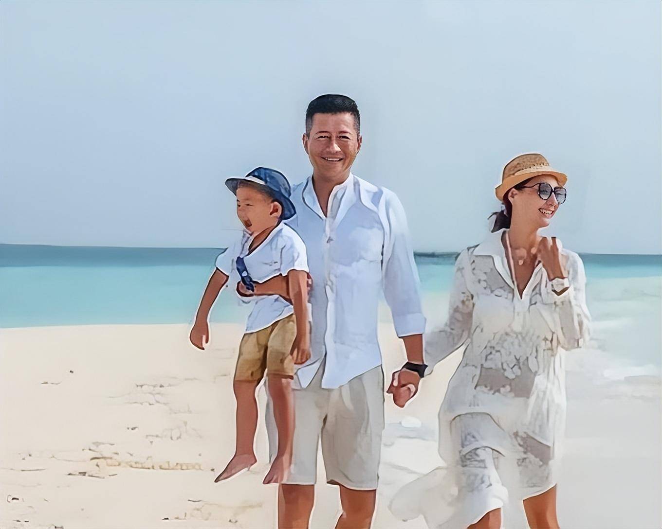 和高曙光离婚19年,从亲人变朋友,54岁她也有了喜事_姜山_武汉_女儿