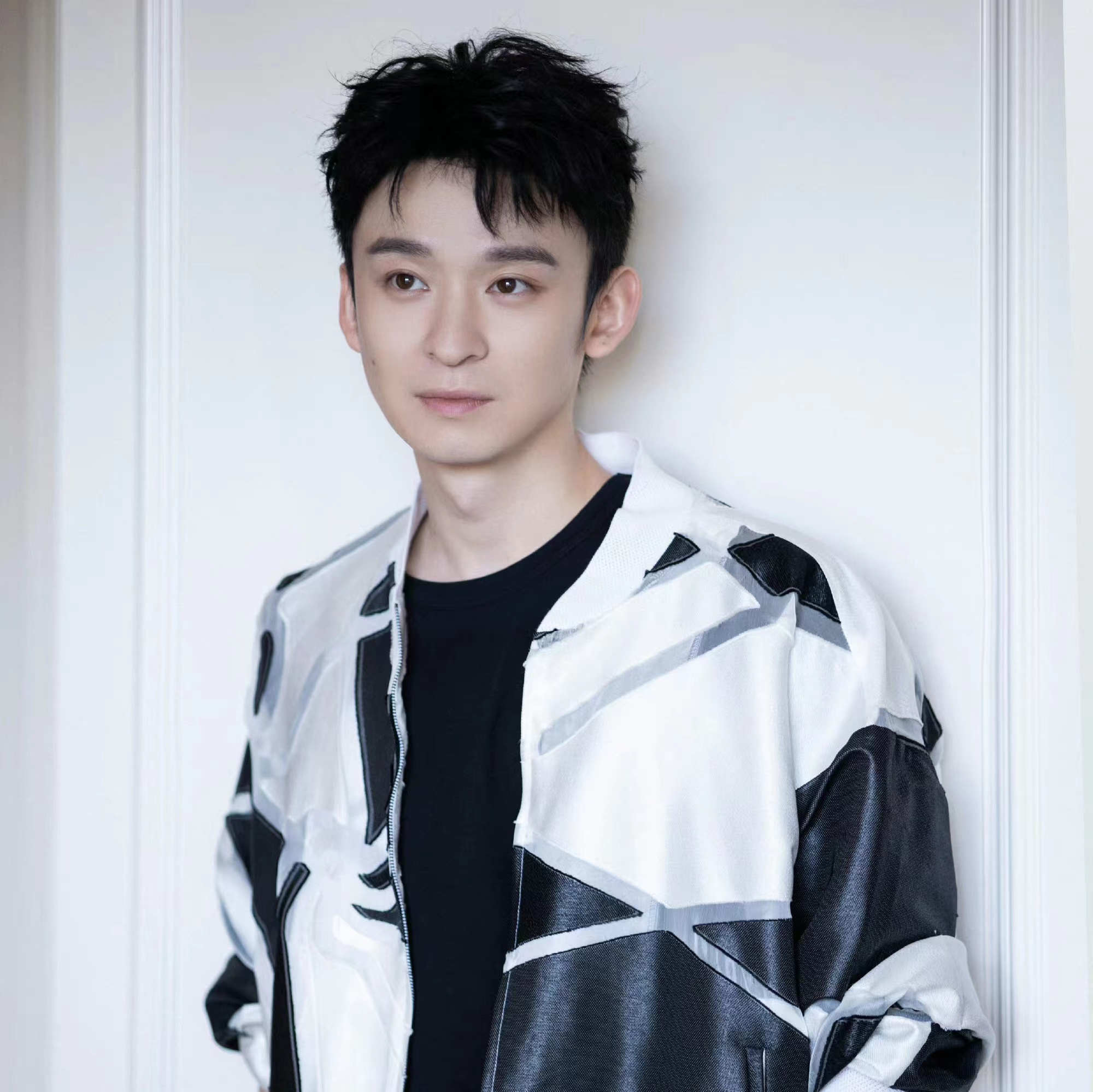 孙怡空降粉丝群互动,劝大家不要伤害董子健,体面发言获网友点赞_王京