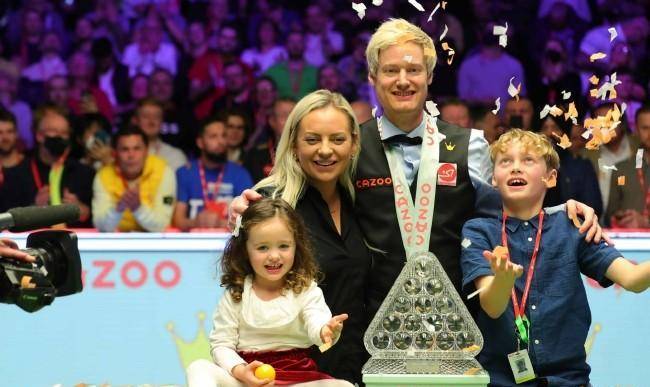 罗伯逊:有选择地参加以赢得另一个世界冠军回到家庭帮助妻子摆脱抑郁