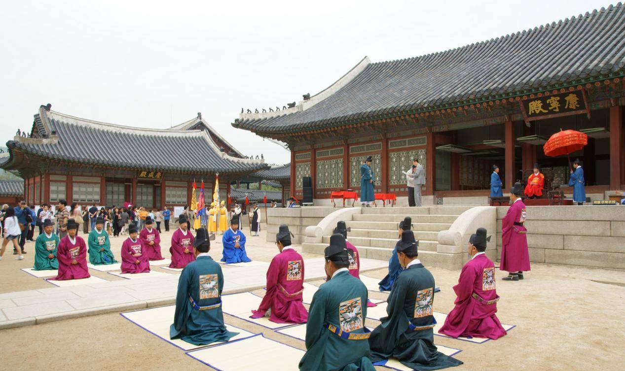 “韩国”韩国故宫不仅面积大，历史也比北京故宫悠久，为何在世界上不出名