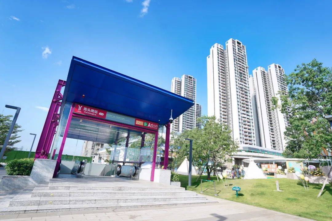 陈头岗地铁站实拍图房子与地铁站几乎"0"距离,是个真正的地铁盘