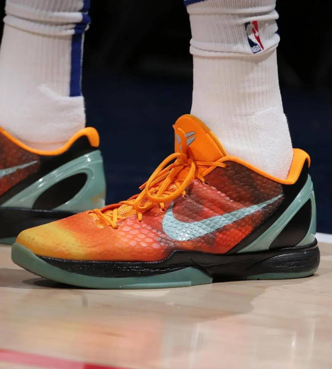 nba球员上脚:哈里斯超多科比的战靴,这双kobe3有心了!_nike_zoom_球鞋