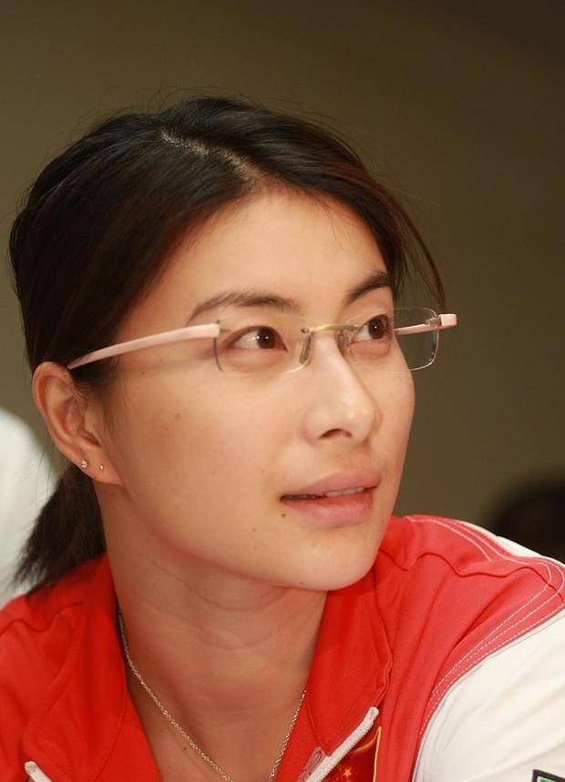 郭晶晶曾为霍启刚折星星:女人的幸福,真的只是靠金钱吗?