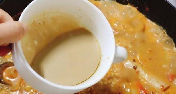 市面上的"假芝麻酱"很多,经常吃火锅的人要注意,对身体不好!