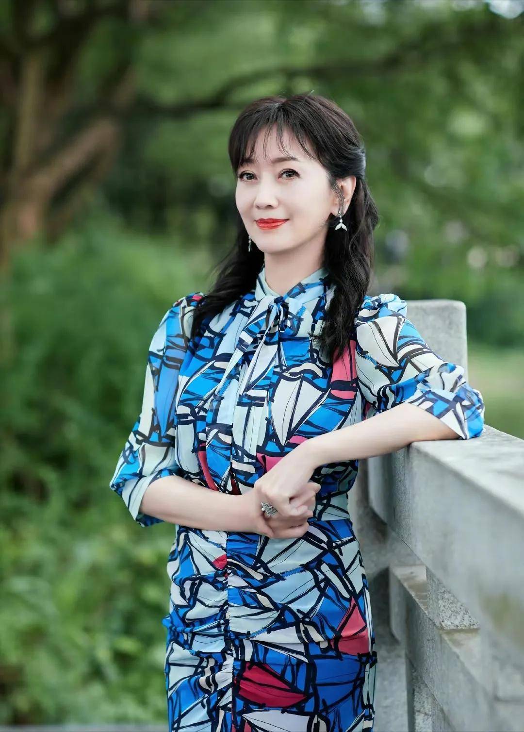 原创赵雅芝的骄傲三个儿子都是学霸今大儿子44岁二儿子40岁