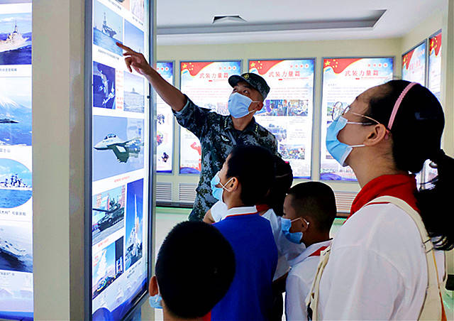 克拉玛依白碱滩双环社区开展青少年国防教育