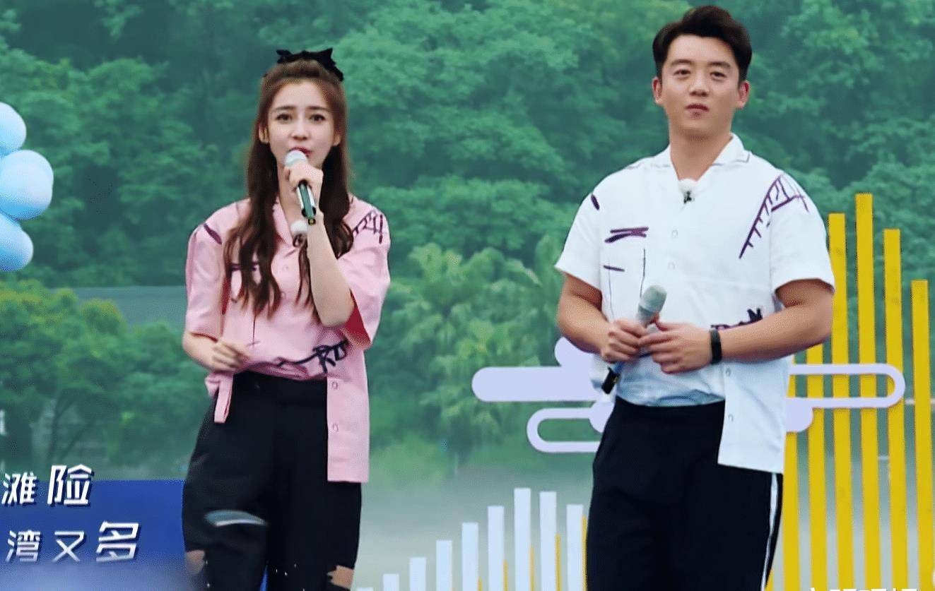 《跑男》杨颖郑恺合唱歌曲,当她深情演唱时,"饺子下巴"太抢镜_baby