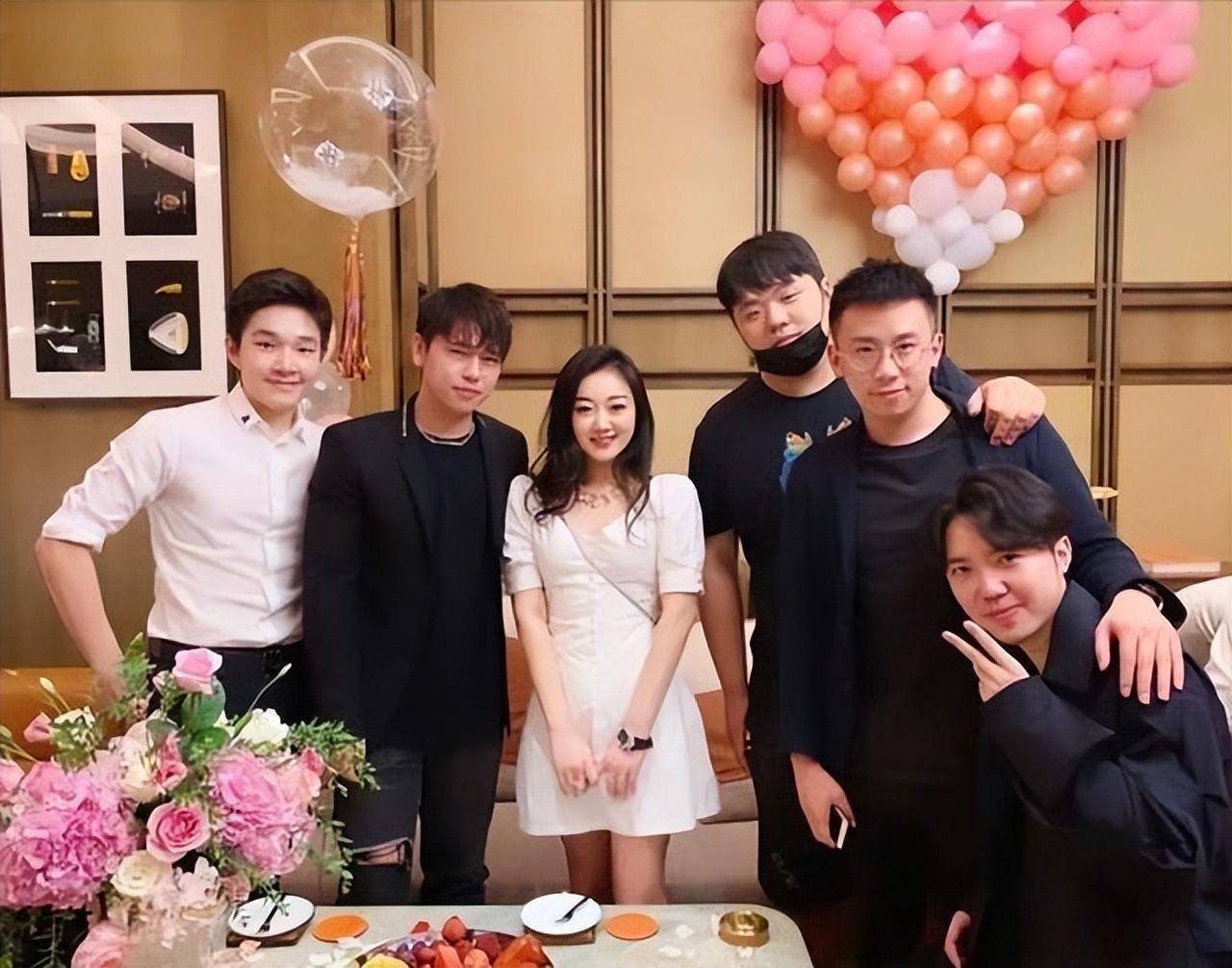 不光谢承润优秀,其姐姐谢其润更是优秀.