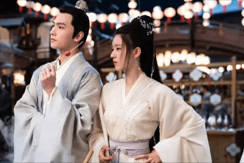 杨洋赵露思疑似恋爱,两人被扒同款碗筷,还穿情侣衣配情侣鞋_照片_形象