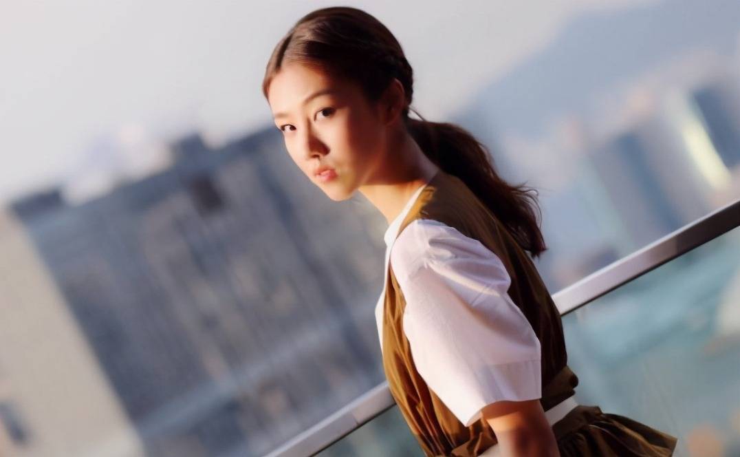 同年5月,颜卓灵与蔡瀚亿,杨乐文,范颖儿等主演的电影《狂舞派》在中国