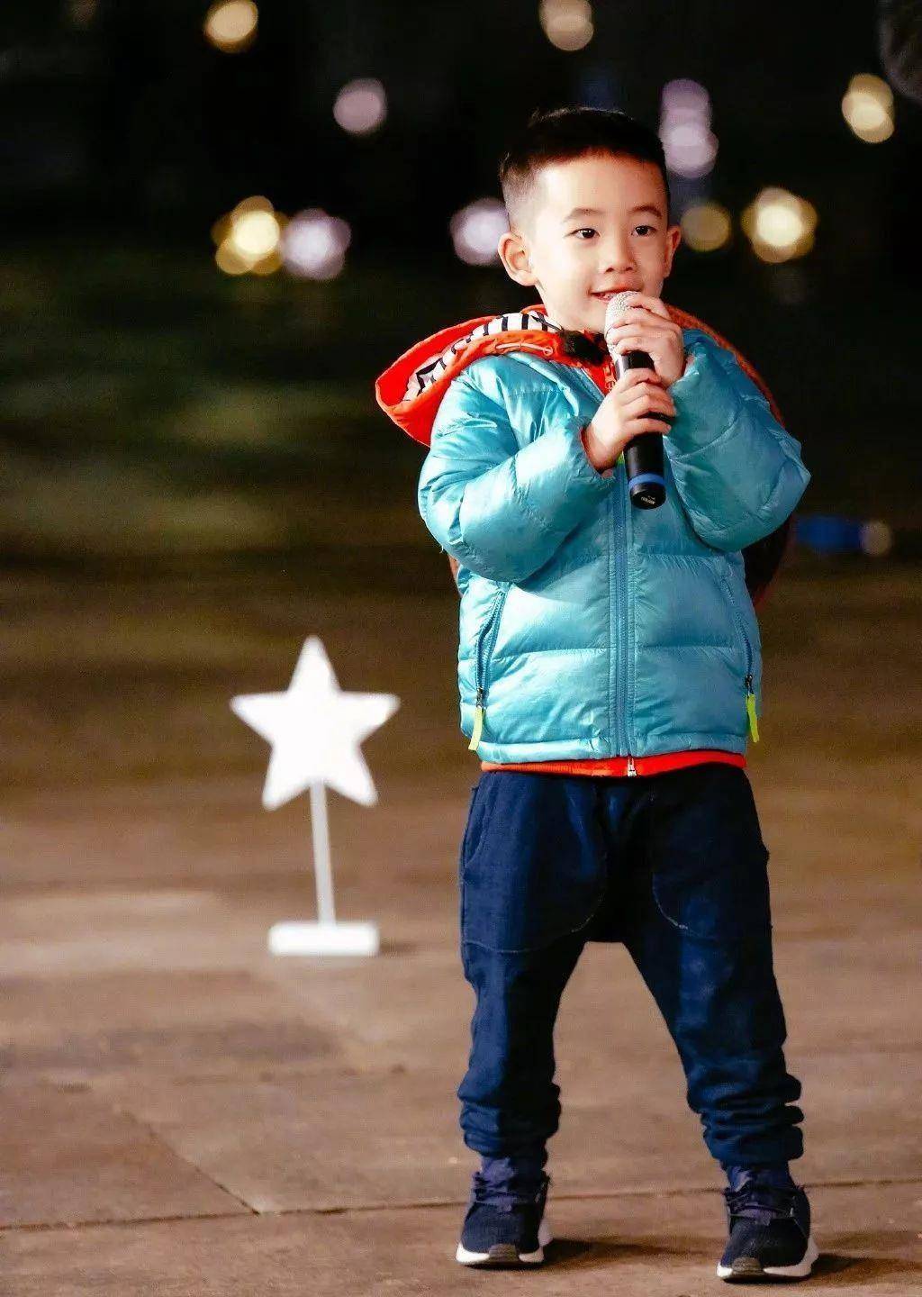 6岁jasper被夸会做人:成人世界油腻的"高情商",才配不上他_陈小春