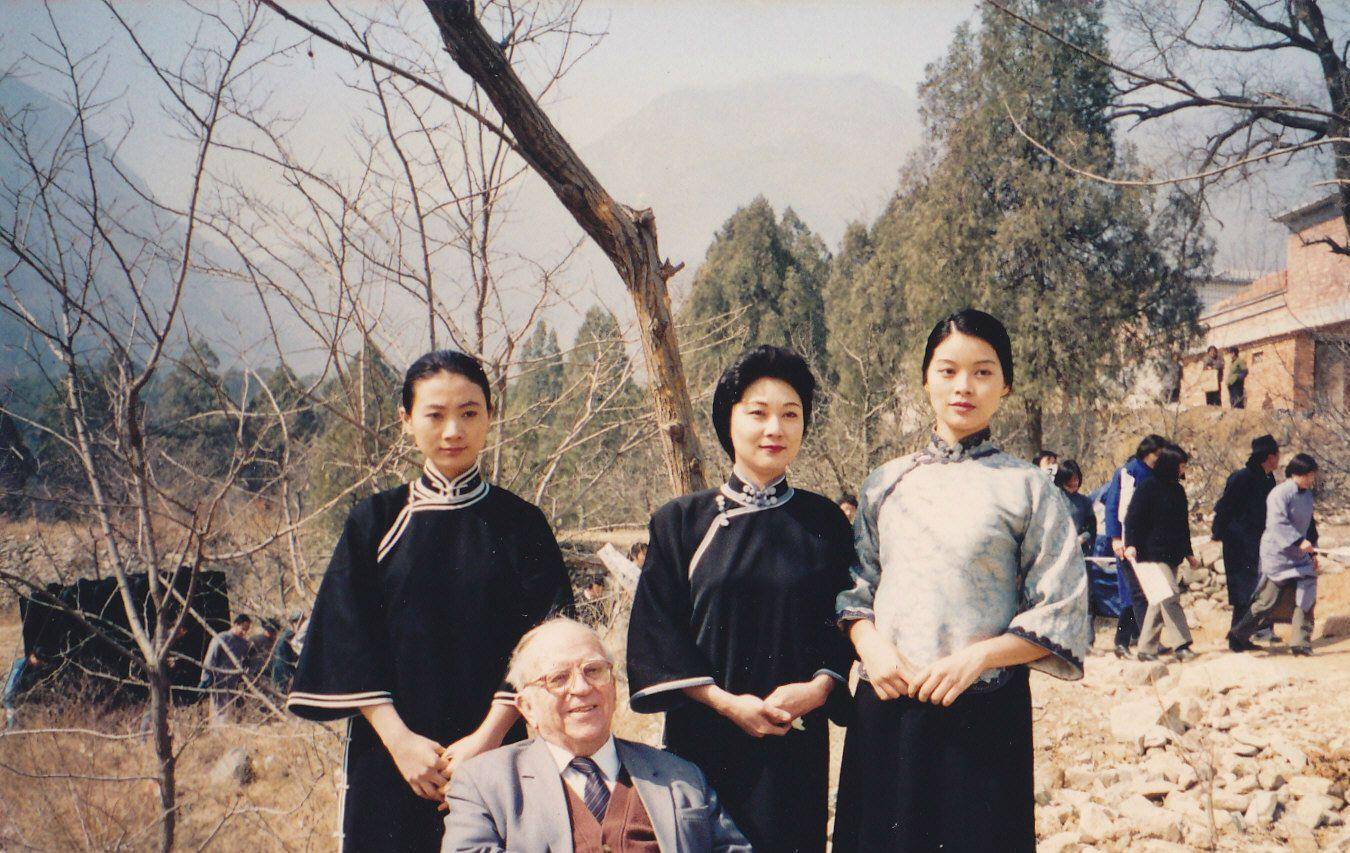 宋氏三姐妹都是填房,与其父亲的"牧师"身份,有着很大的关系_宋嘉树