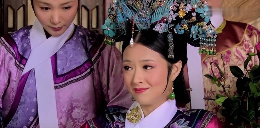 东珠碾压翡翠,华妃怒赏夏冬春一丈红的根源是和皇后斗法惨遭失败_娘娘