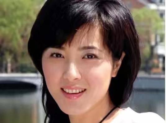 富大龙突然官宣分手,感情破裂早有预兆,六年前就曝出分居传闻_饶敏莉