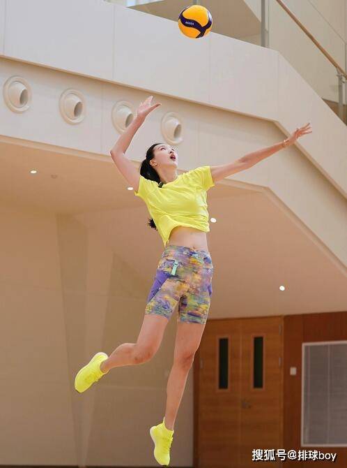 原创张常宁复出了婚后首次出现在球馆回归国家队仍存在变数