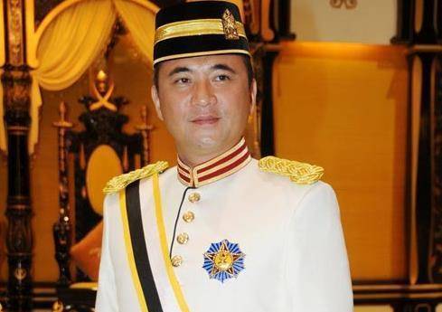 马来西亚首富,婚后被宠成女王,老公为爱割除身体部位_胡静_朱兆祥_女