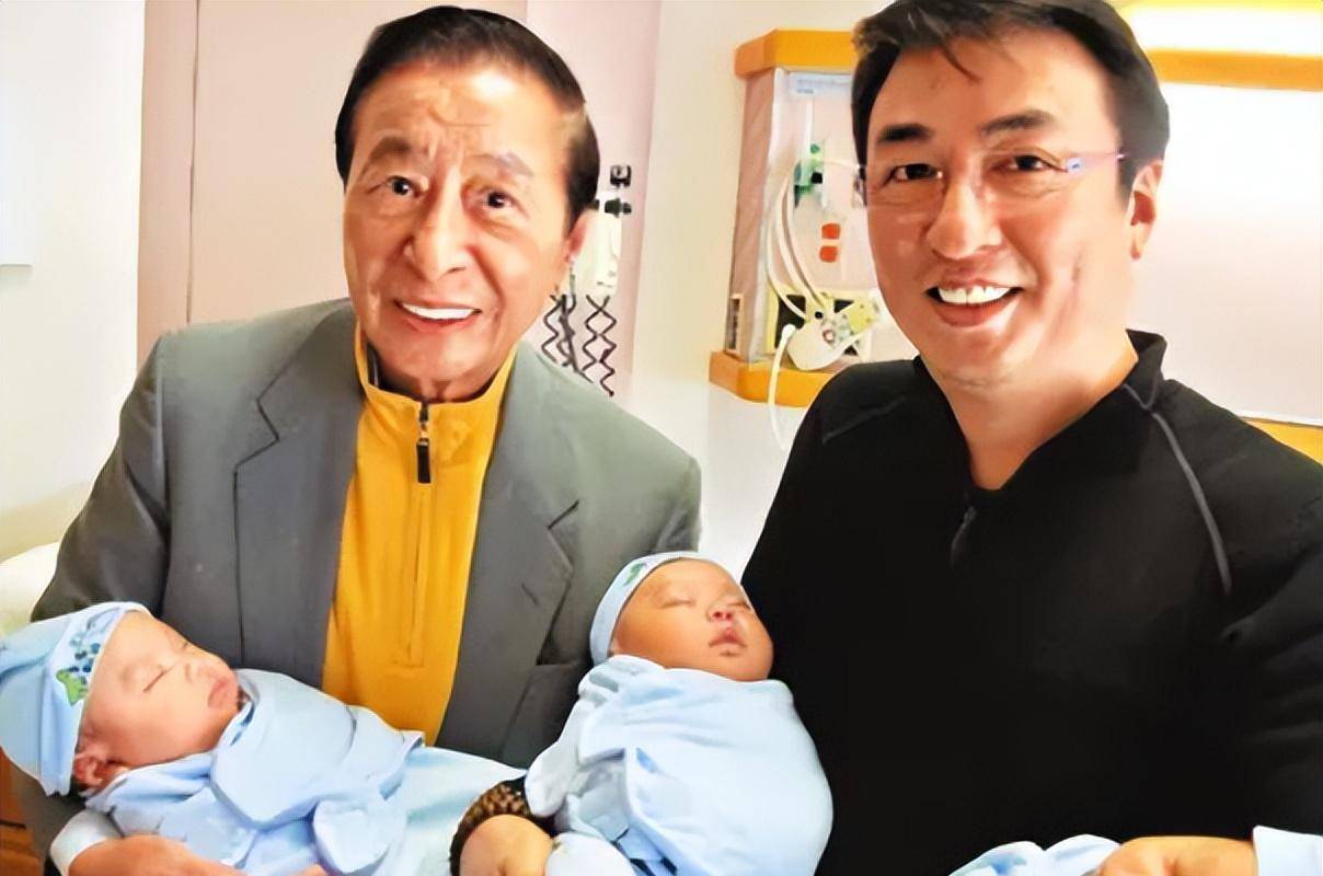 岂料,李兆基的大儿子李家杰在0:2落后的情况下,居然悄咪咪地在国外生