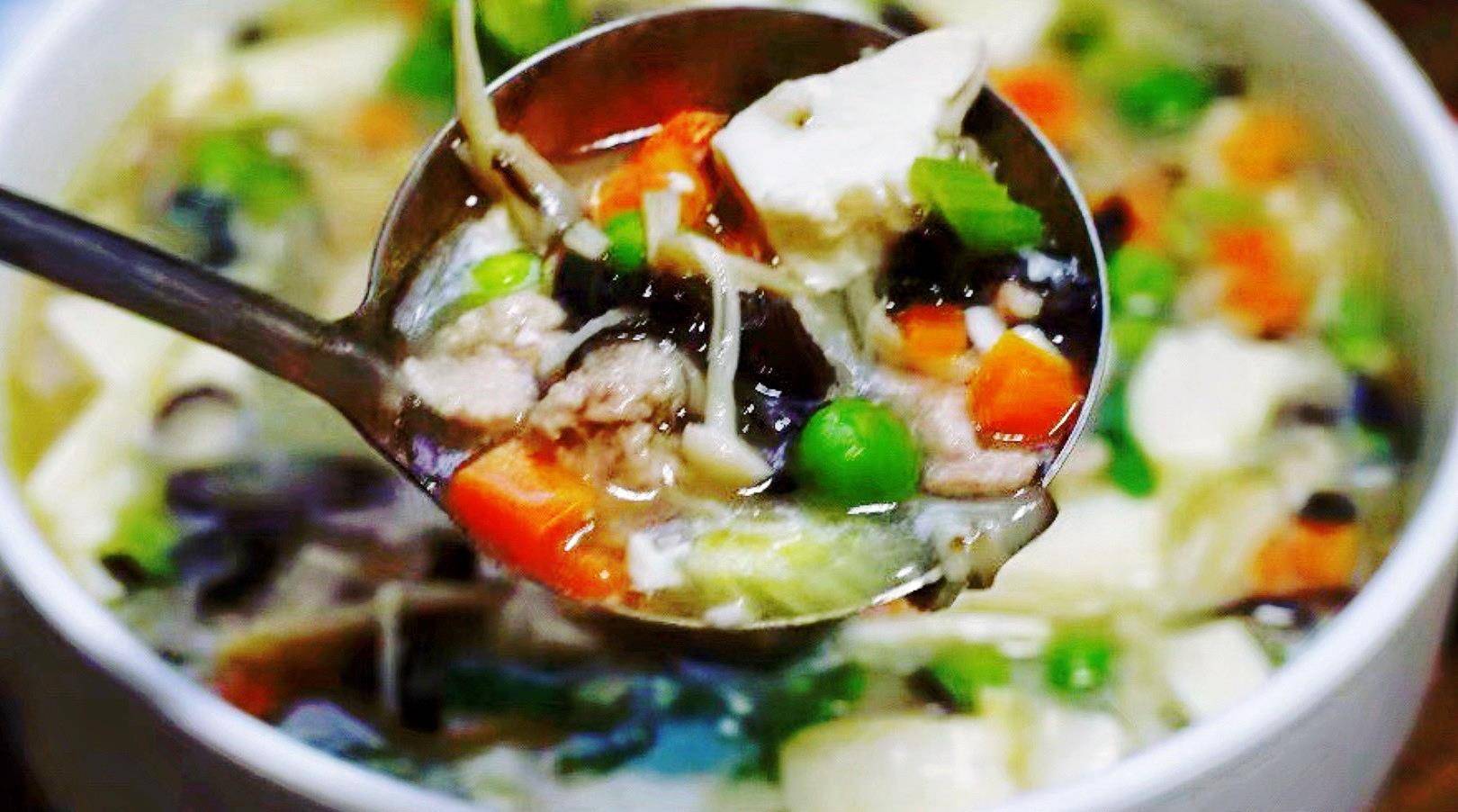 过年必吃的菌菇什锦汤,鲜得掉眉毛,10分钟就能上桌,简单又快手_食材