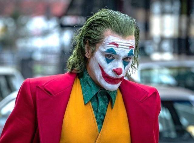 《小丑2》成本翻了三倍!《蝙蝠女》女主有望留在dc_华纳_电影_兄弟