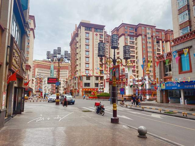 西藏第三大城市:昌都市区的街景,不愧为"藏东明珠",名不虚传_旅游