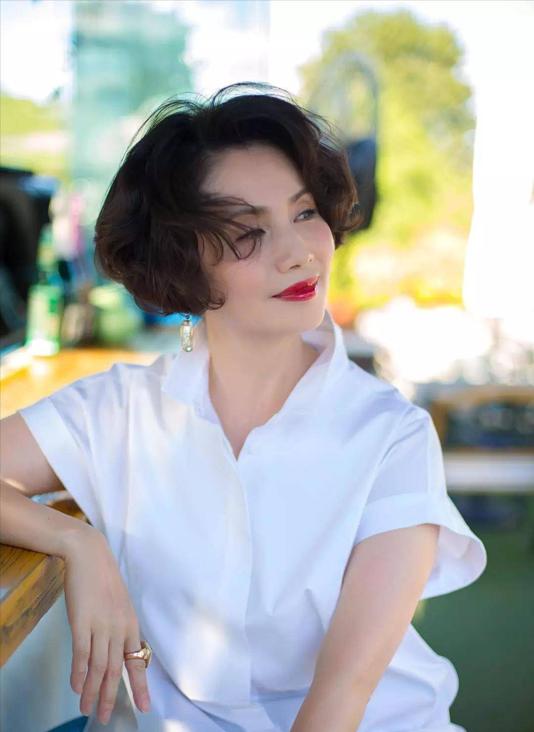 徐莉:二婚带着儿子嫁入名门,退休后却惹众怒,她经历了什么_许立_许莉