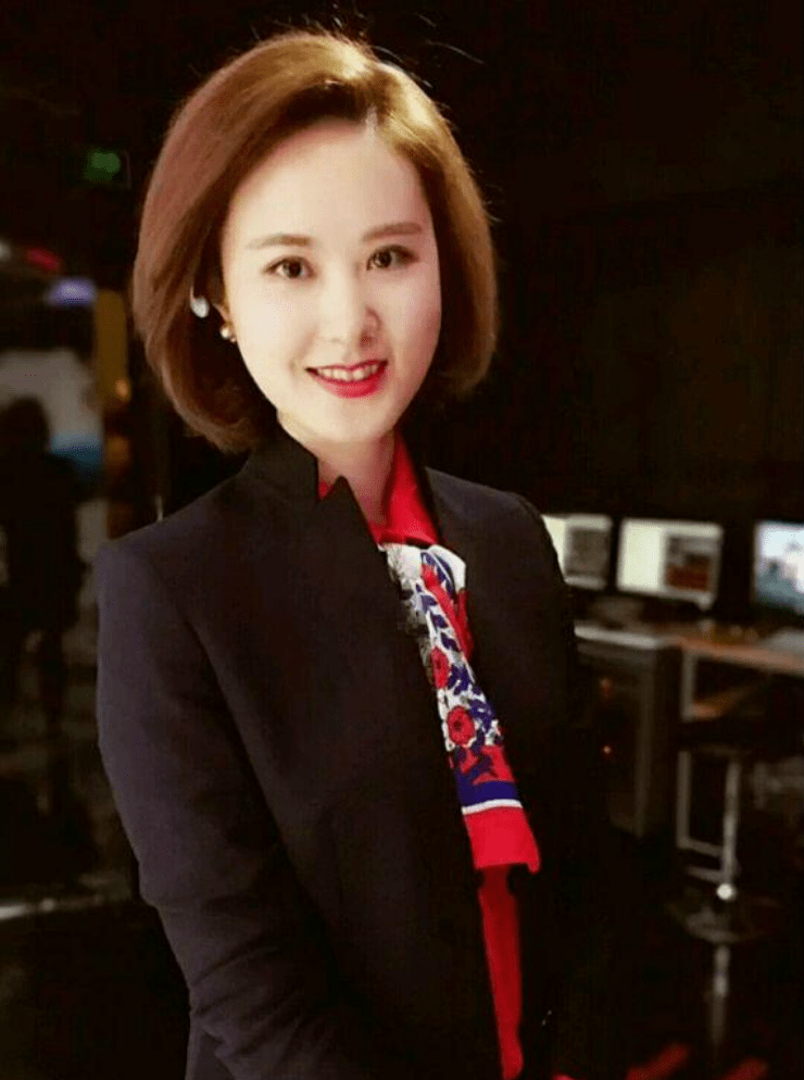 央视美女主持人秦方:高考状元,模特冠军,播音19年,41岁仍单身_重庆