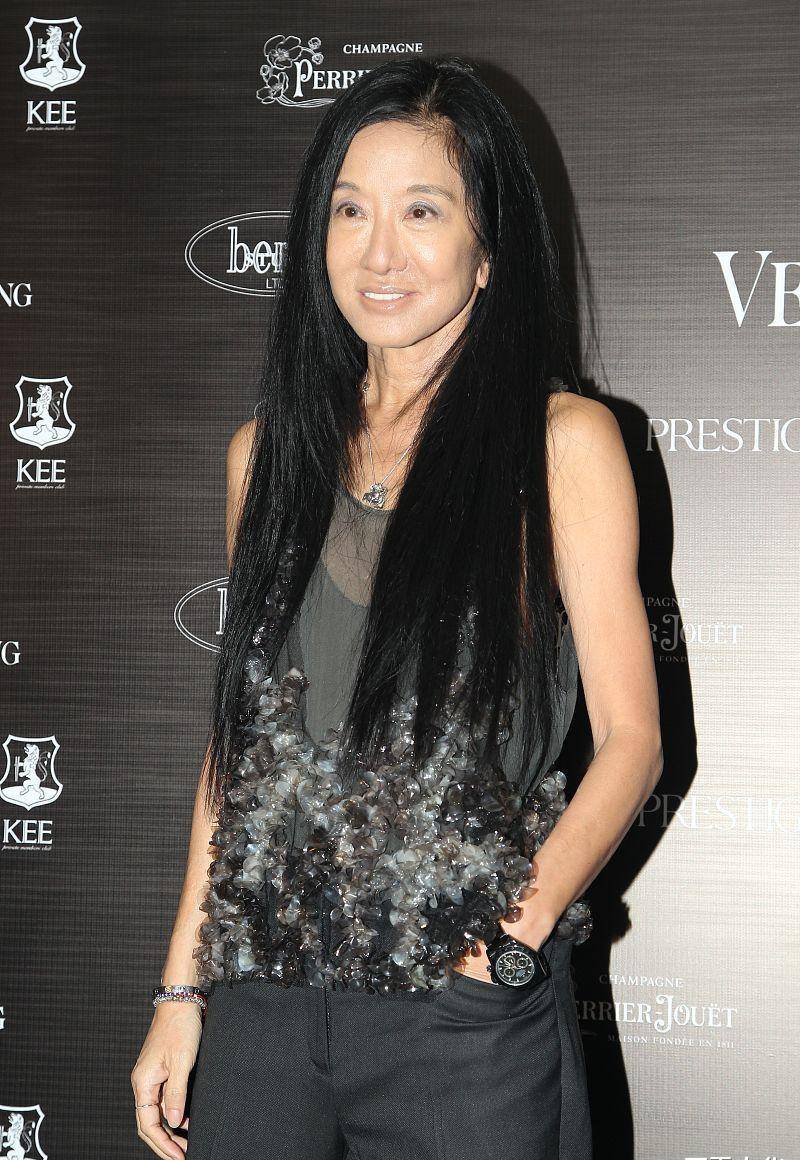 婚纱女王"王薇薇"人老却很时尚,20岁身材穿一身黑