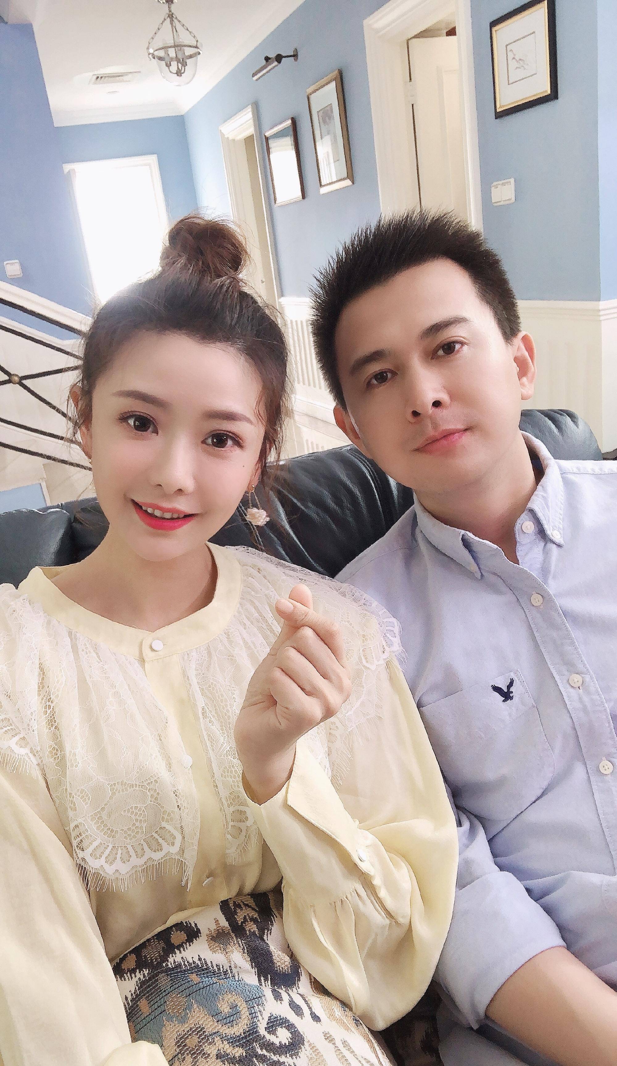 电视台经视频道的主持人yoyo,早年因主持《fun4娱乐》,《越策越开心》