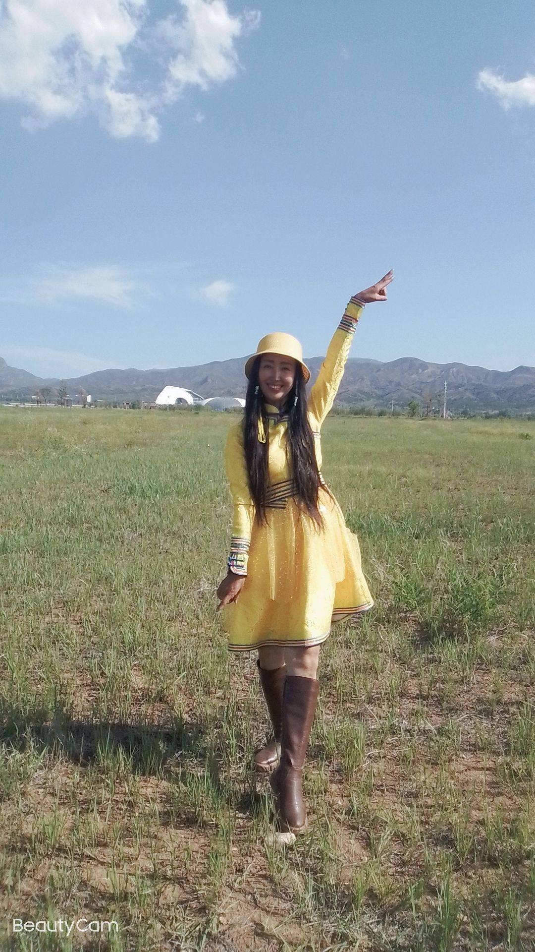 苏雅拉其其格:"中国好民星唱响中国好品牌"系列活动上榜人物_草原_同