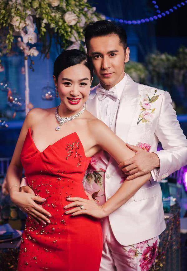 钟丽缇与小12岁老公甜蜜接吻,火爆身材太惹眼,腰间赘肉实力抢镜_张伦