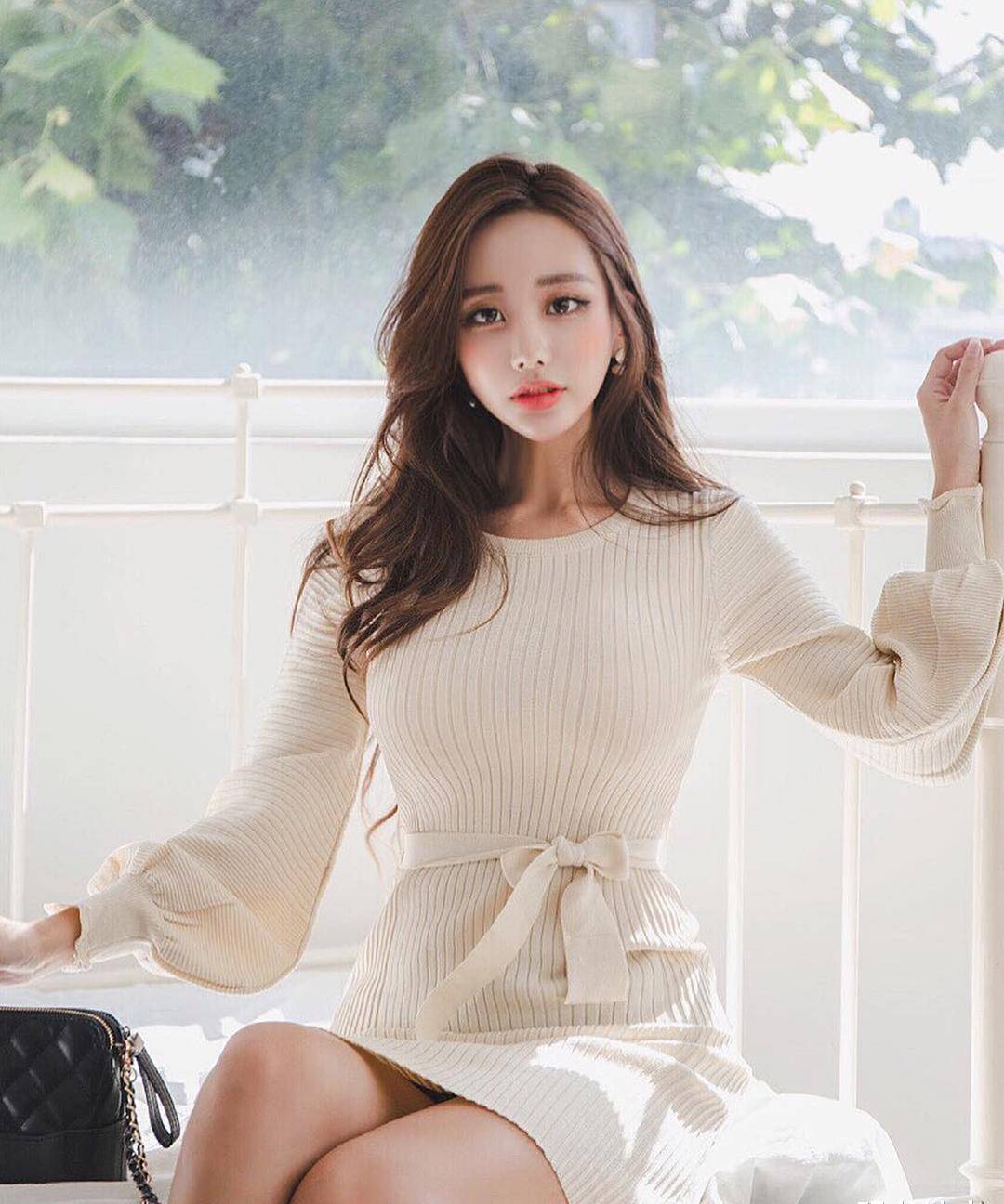 有颜值有身材的国外美女模特,各种风格的穿搭都能展现出迷人魅力