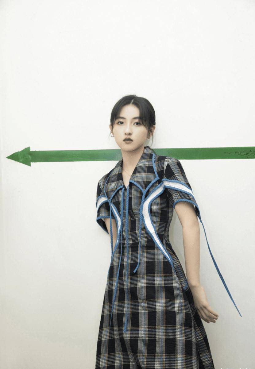 张子枫路演的穿搭真有少年感!