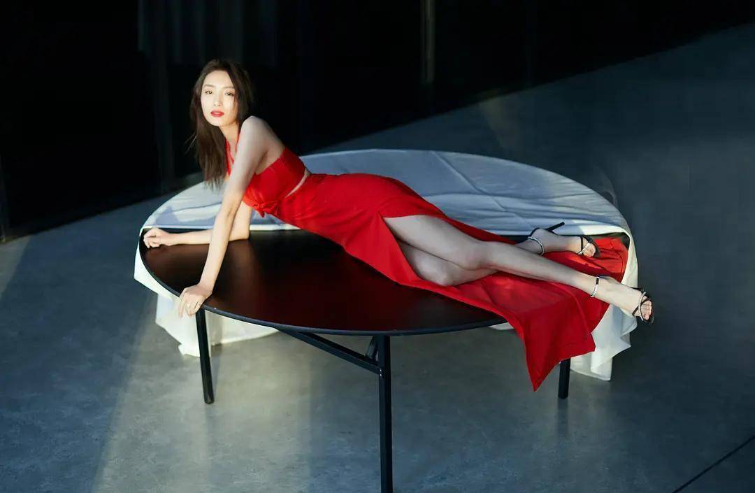 女明星的红裙惊艳造型,哪一个惊艳到了你?_小公主_身材_虞书欣