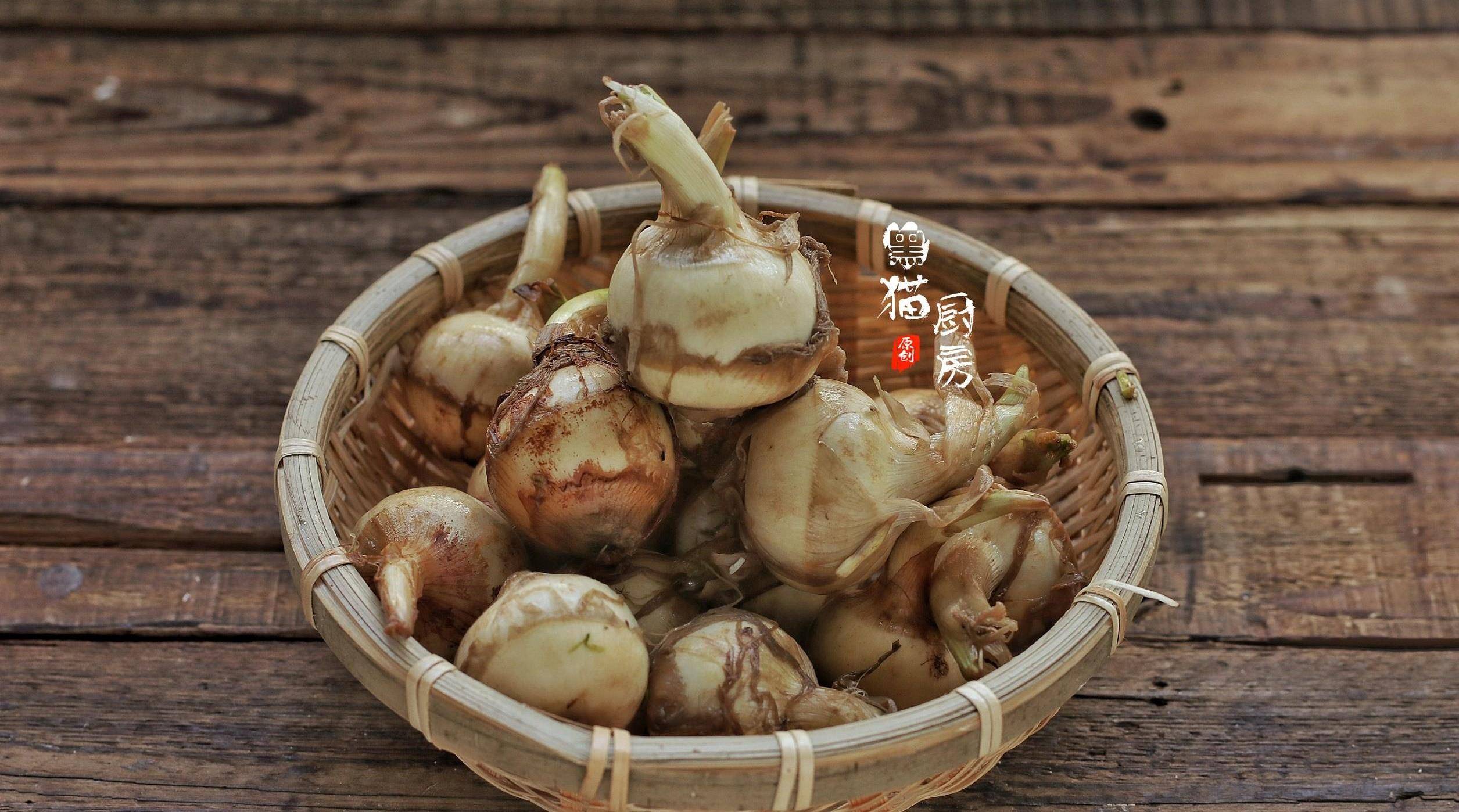 很多人不知道它是天然蔬菜,味道有点苦,5元1一斤,炒腊肉最好吃_茨菇