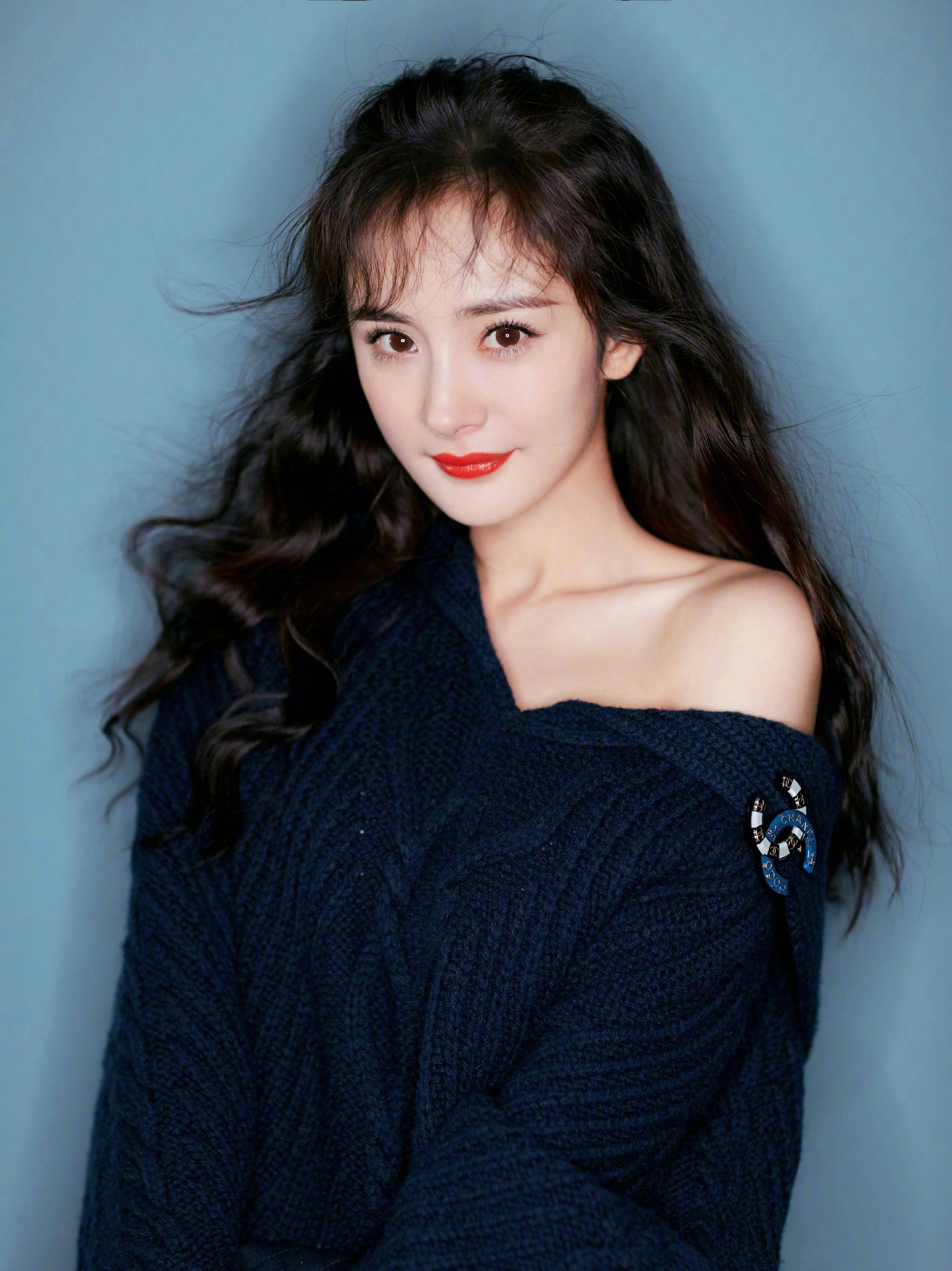 女明星的红毯生图和精修图对比,杨颖简直是"杨不修",精致大方