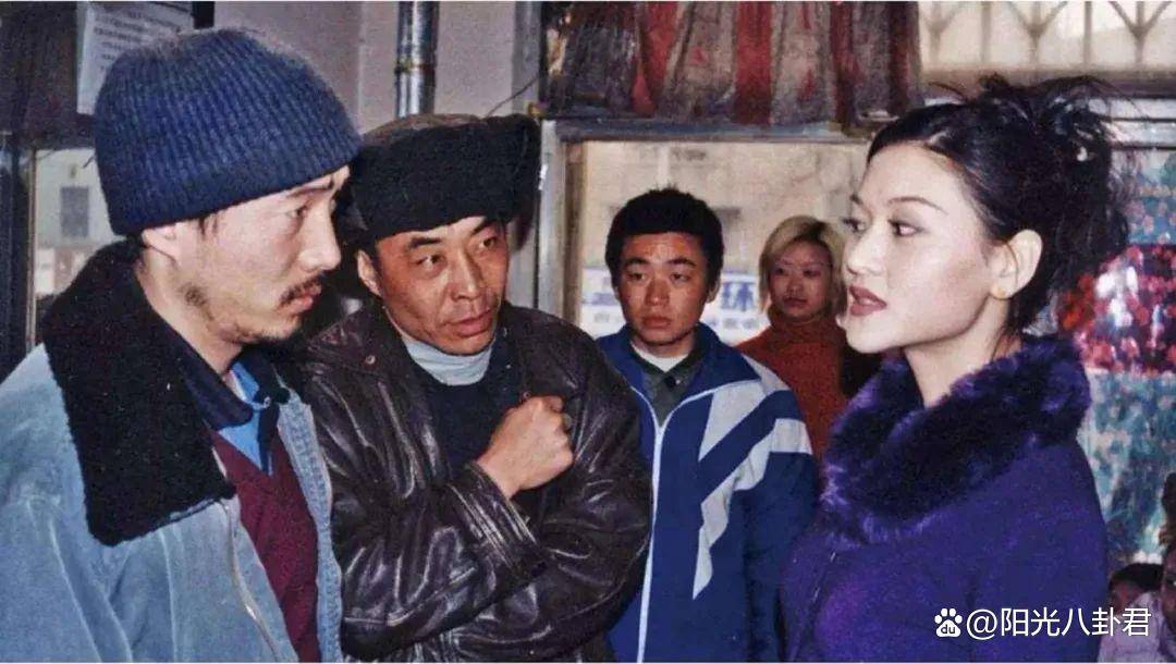 但其实很多人也不知道的是,王双宝虽然在荧屏前坏,但私底下的他却是个